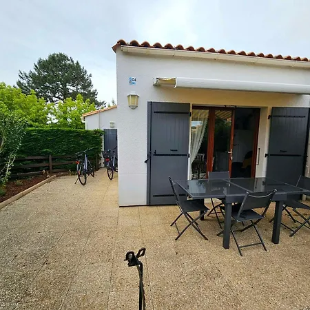 Charmante Maisonnette A Avec Piscine, Tennis Et Proche Plages - Fr-1-550-82